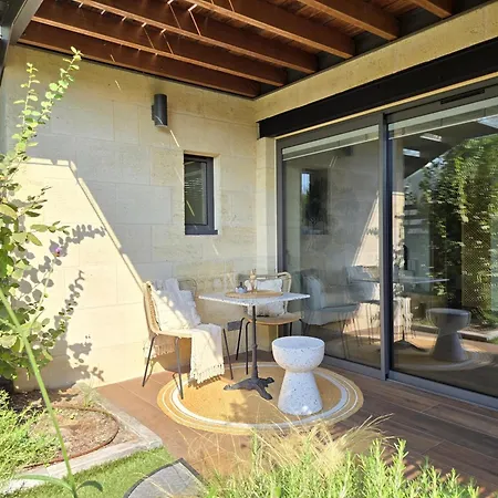 Апартаменты Le Cocon D'alix Avec Terrasse